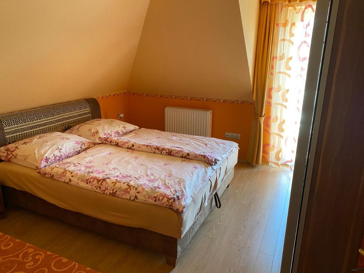 Panka Vendeghaz Emeleti Daire Balatonboglár Dış mekan fotoğraf