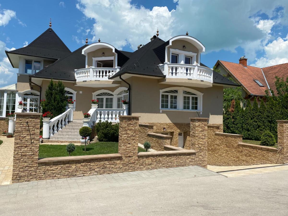 Panka Vendeghaz Emeleti Daire Balatonboglár Dış mekan fotoğraf